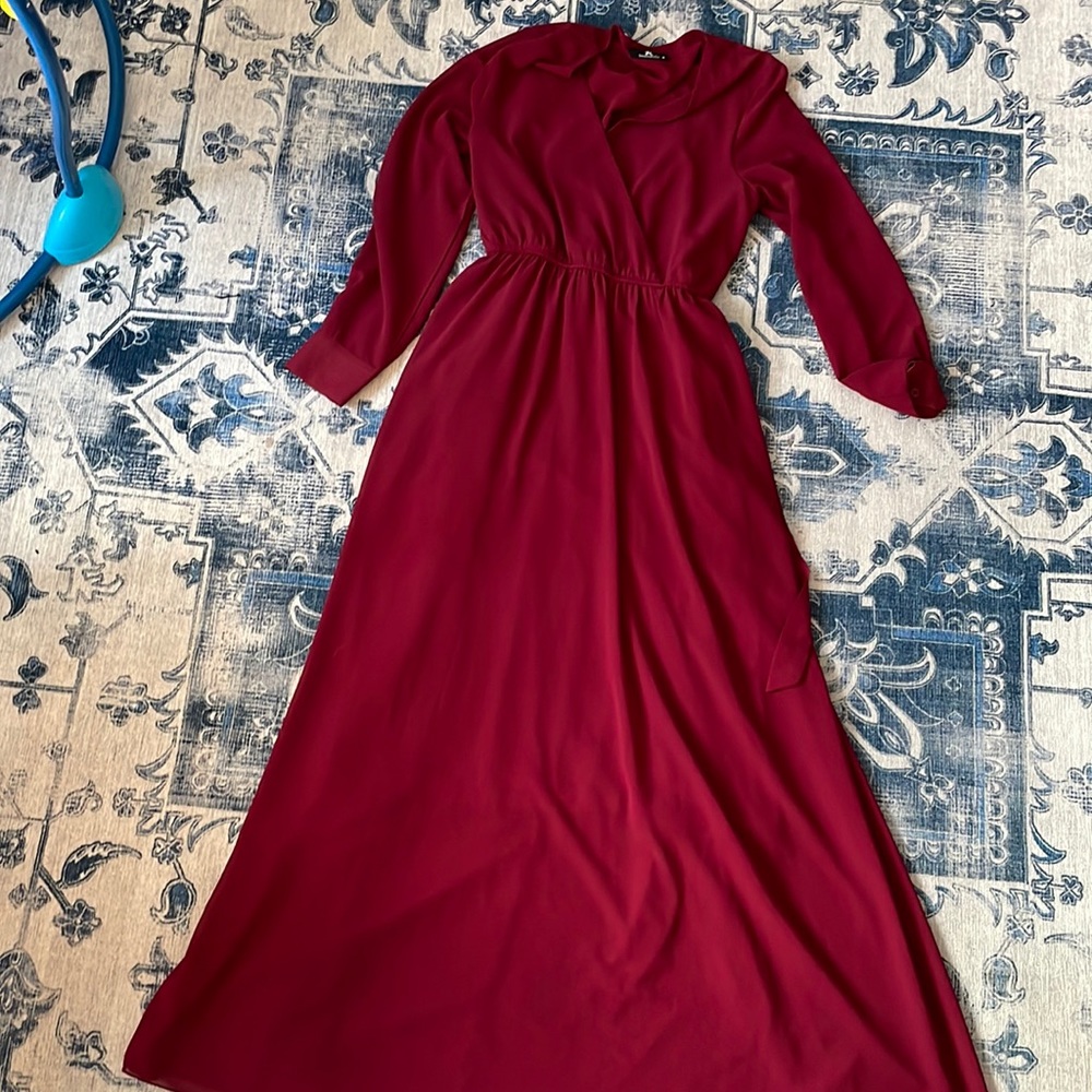 Washed but never worn! Bought it to wear to a wedding but never wore☺️